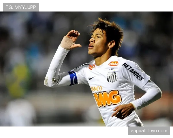 内马尔身披桑托斯10号球衣传奇再现，球迷热议背后的情感与故事