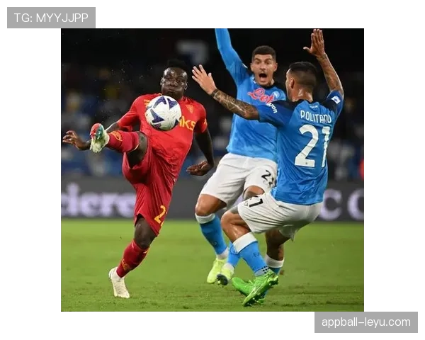 那不勒斯边路进攻火力全开，连续破门彰显战术威力