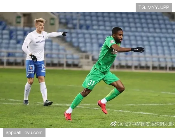 穆勒无球跑动彰显卓越视野,稳健表现助球队斩获关键胜利 穆勒无球跑动彰显卓越视野,稳健表现助球队斩获关键胜利