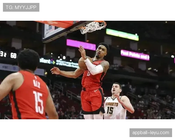 肯扬·马丁利用强硬内线对抗提升防守轮转效率，显著拉开球队防守差距