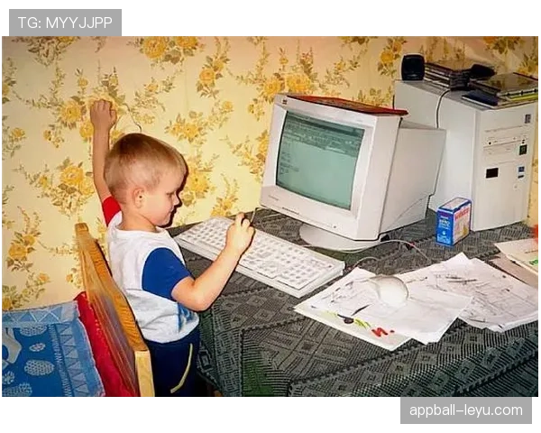 扎克拉文晒家居照，墙上整排鞋包，我只想把银行卡捂紧